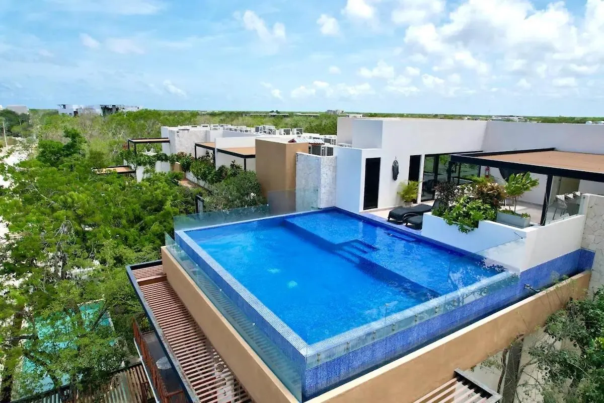 Villa Loft increíble king size Alberca infinita,Gym en medio de la selva Tulum 0*,  México